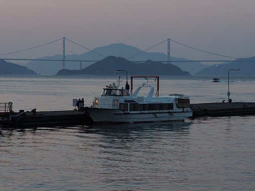 夜を静かに注いでみる