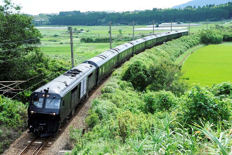 黒覆面列車
