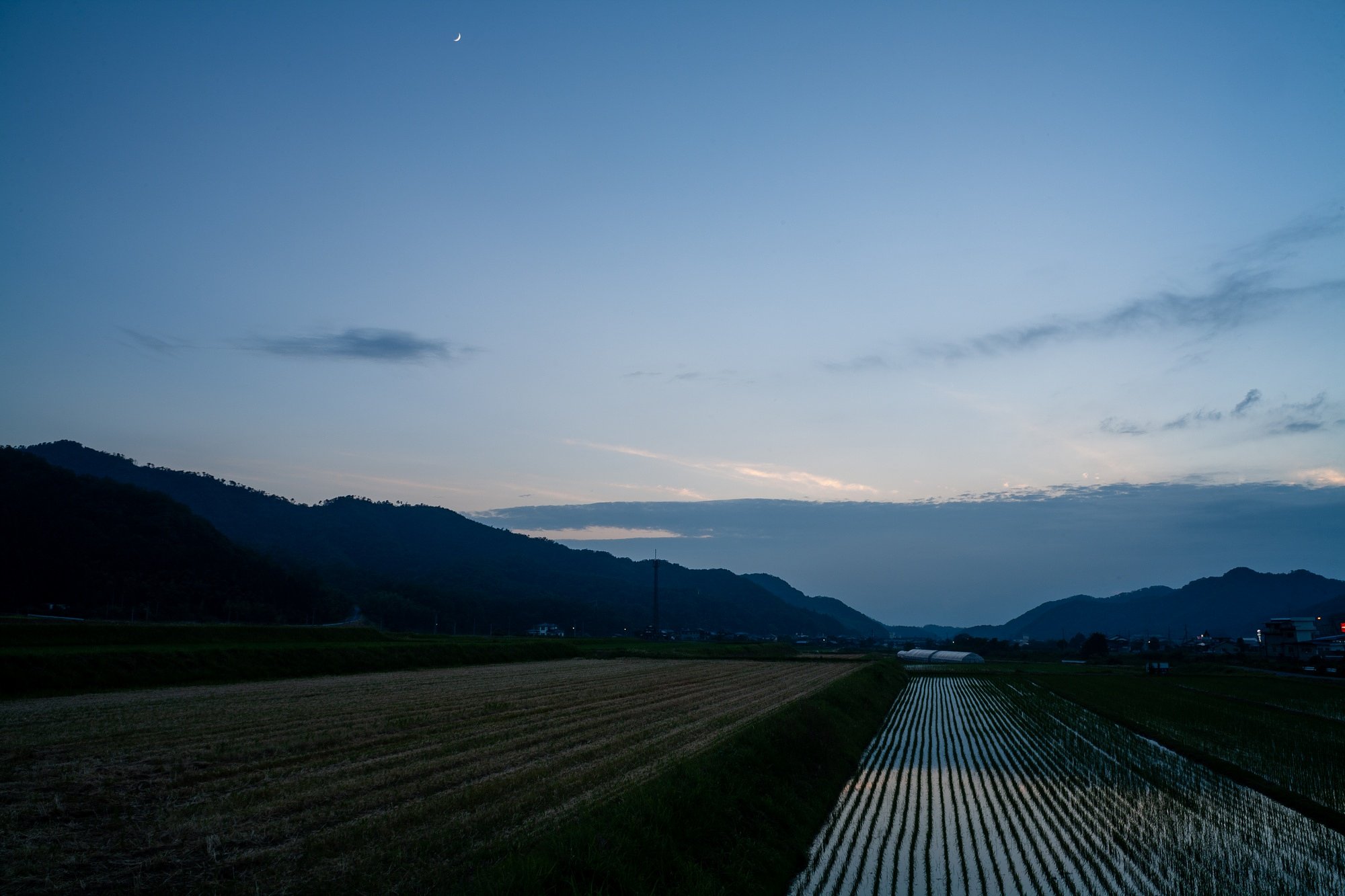 梅雨の夕空。