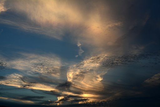 雲と光芒