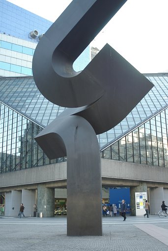 池袋に行ったら芸術劇場にもどうぞ。