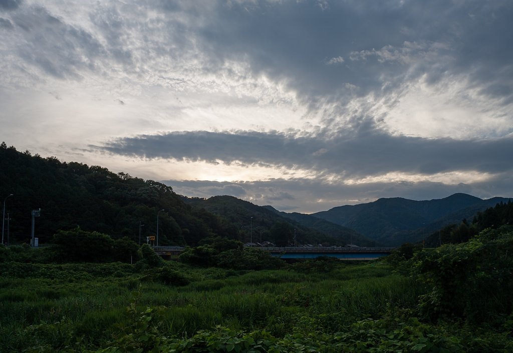 雲の多い朝・・。