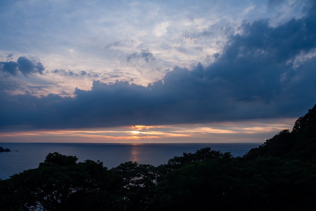 日本海への日没。