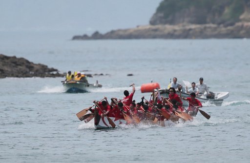 【水のある星】　若者と海