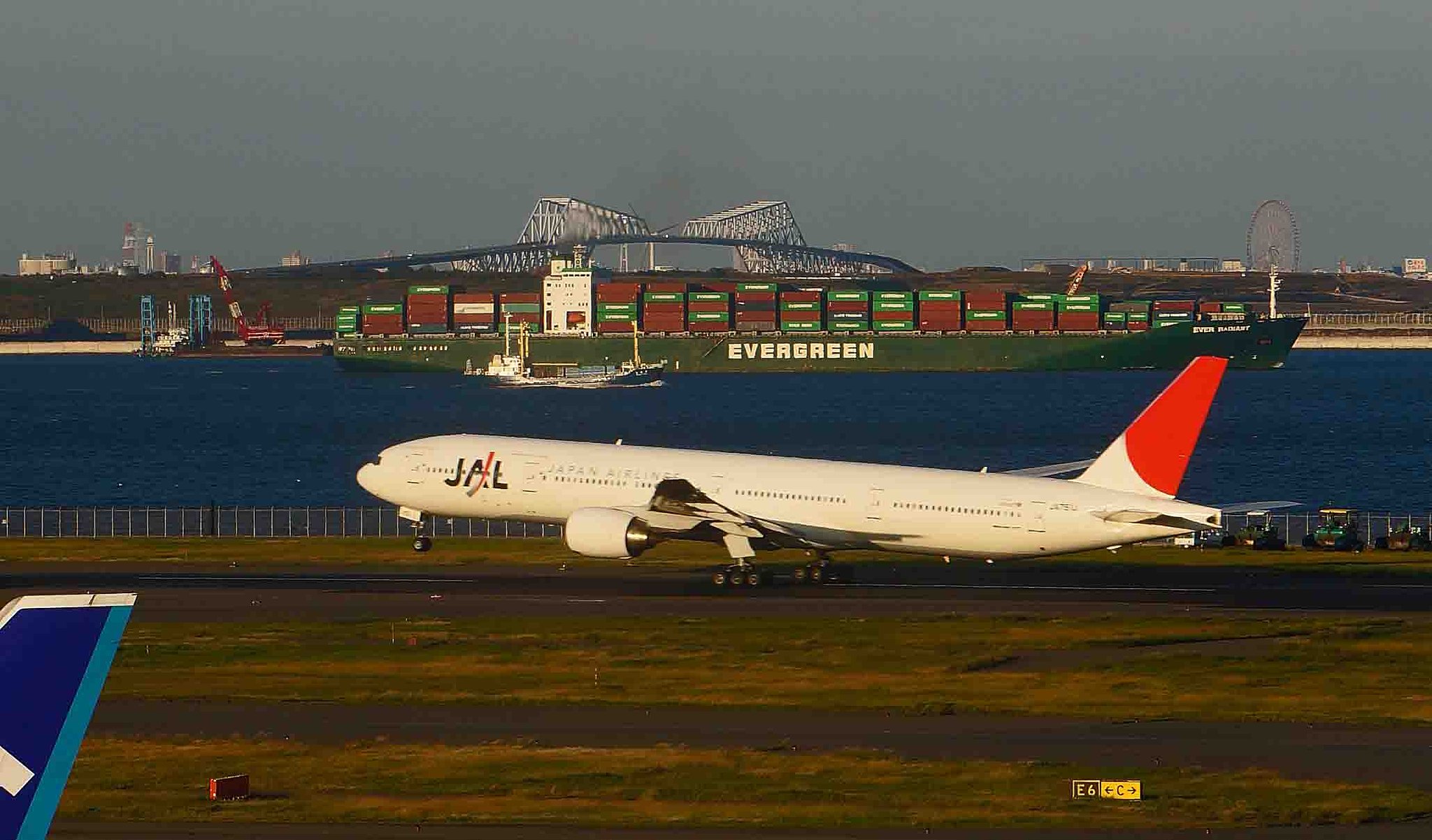 「橋と船と飛行機」