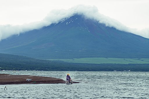 富士山と釣り人