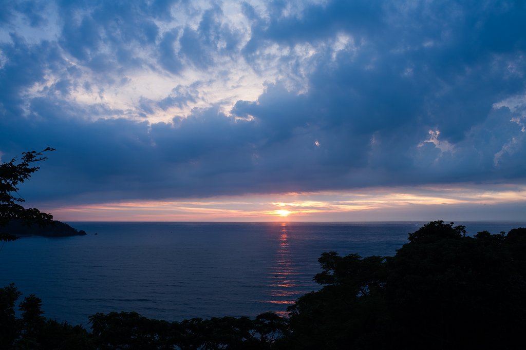 日本海への日没。