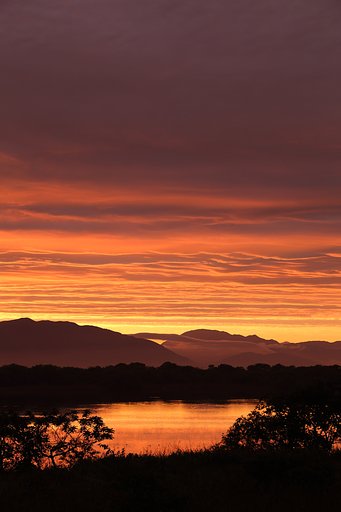 伊吹を包む燃える雲