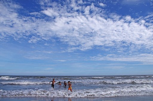 【夏】　空と海に抱かれて