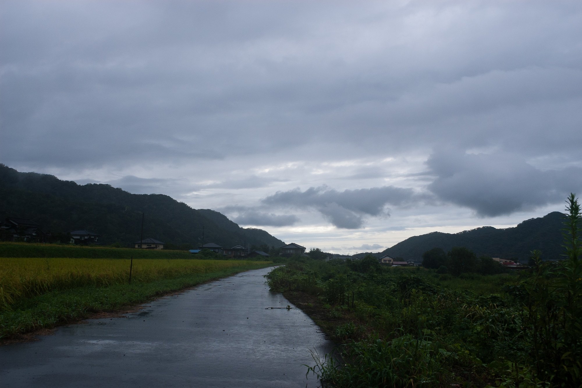 大雨の西空・・。