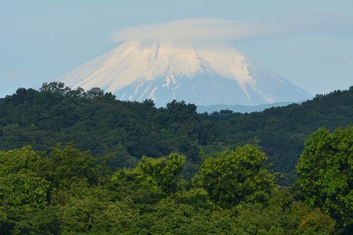 梅雨の晴れ間の朝富士