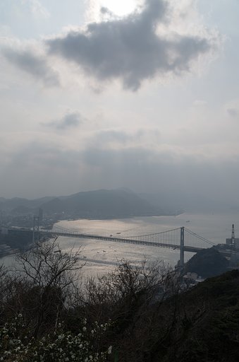 【光】と影