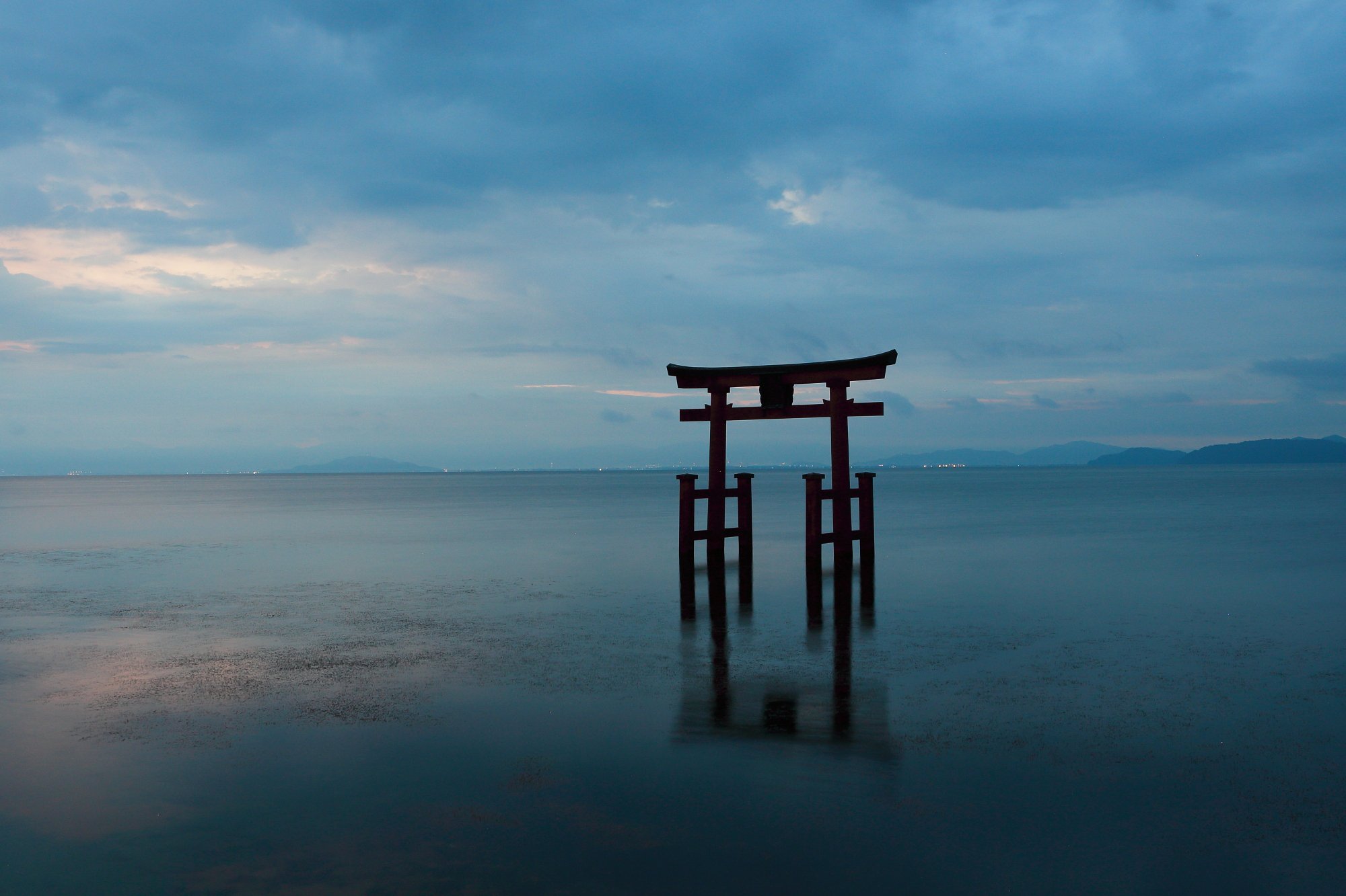 夜明けの鳥居