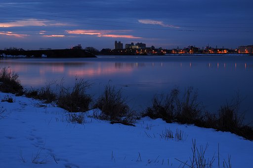 残り雪の夜明け