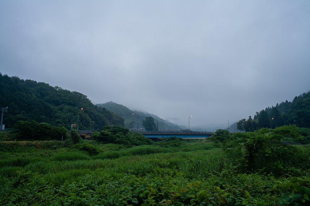梅雨の雨空・・。