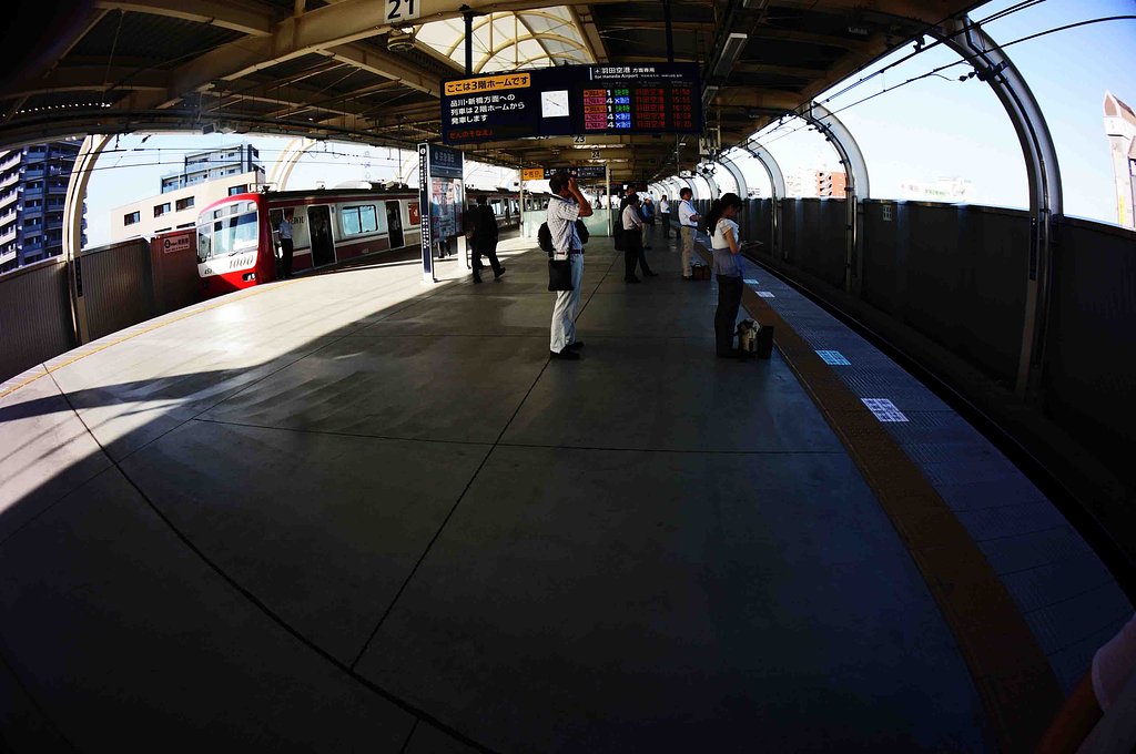 　【　jjj  】３階駅ホーム