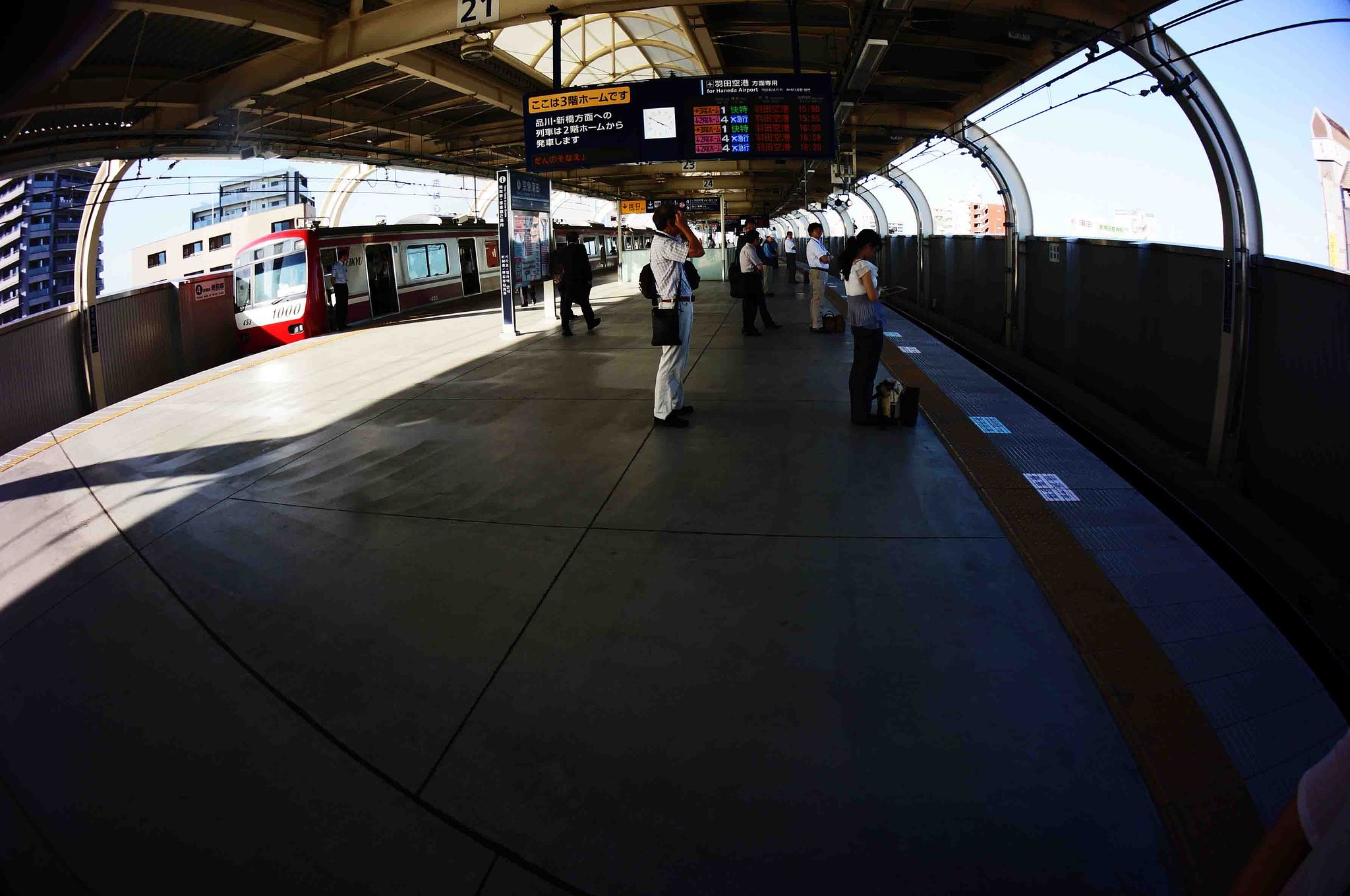 　【　jjj  】３階駅ホーム