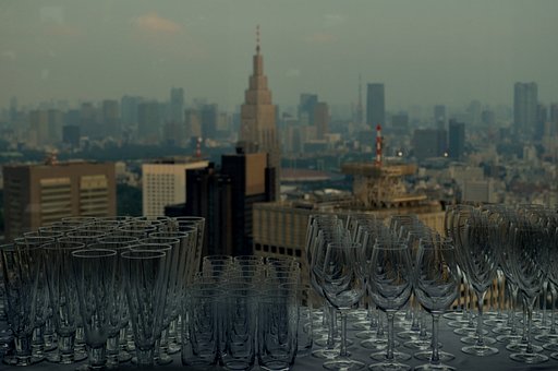 グラス越しの風景