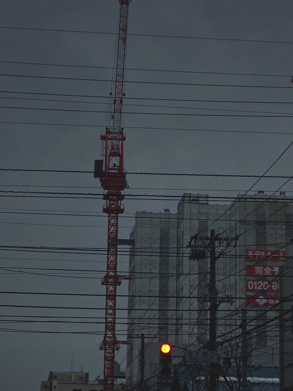暗い建設の音