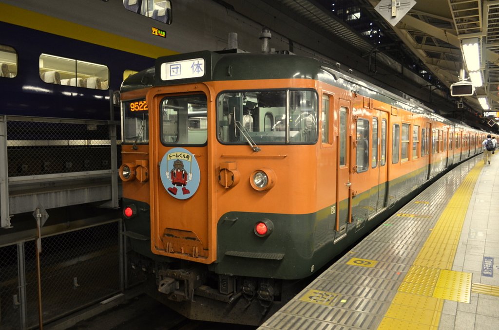 東京駅　湘南色１１５系