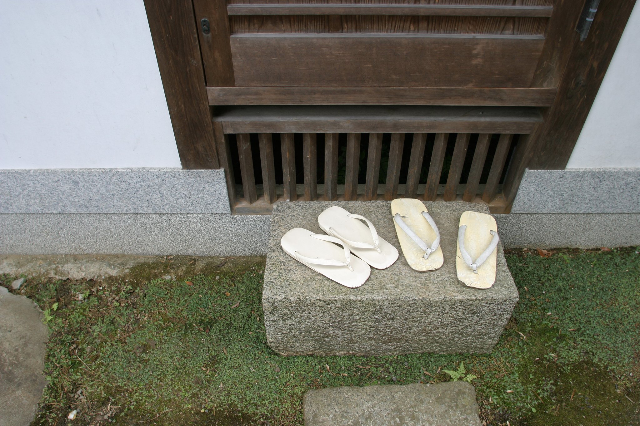 古寺にて