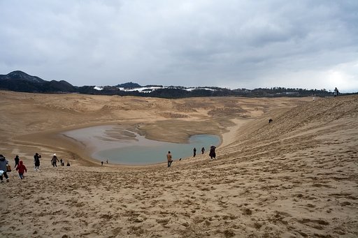馬の背から擂鉢辺りを。