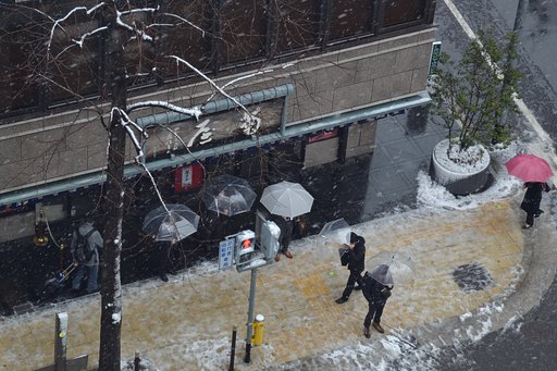街角少しだけ雪
