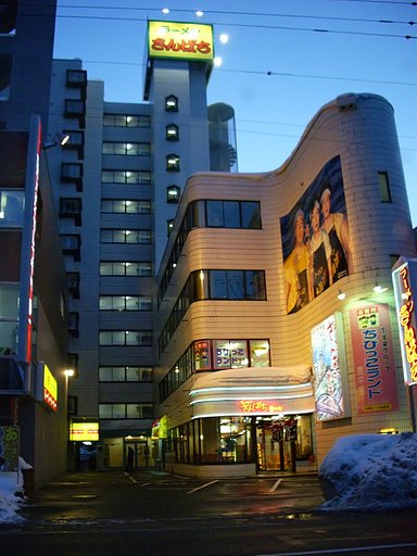 暮れゆく街の風景