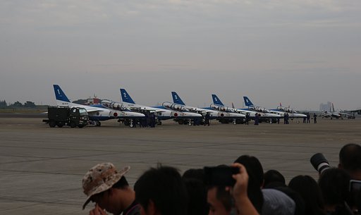 演技飛行を終えたブルーインパルス