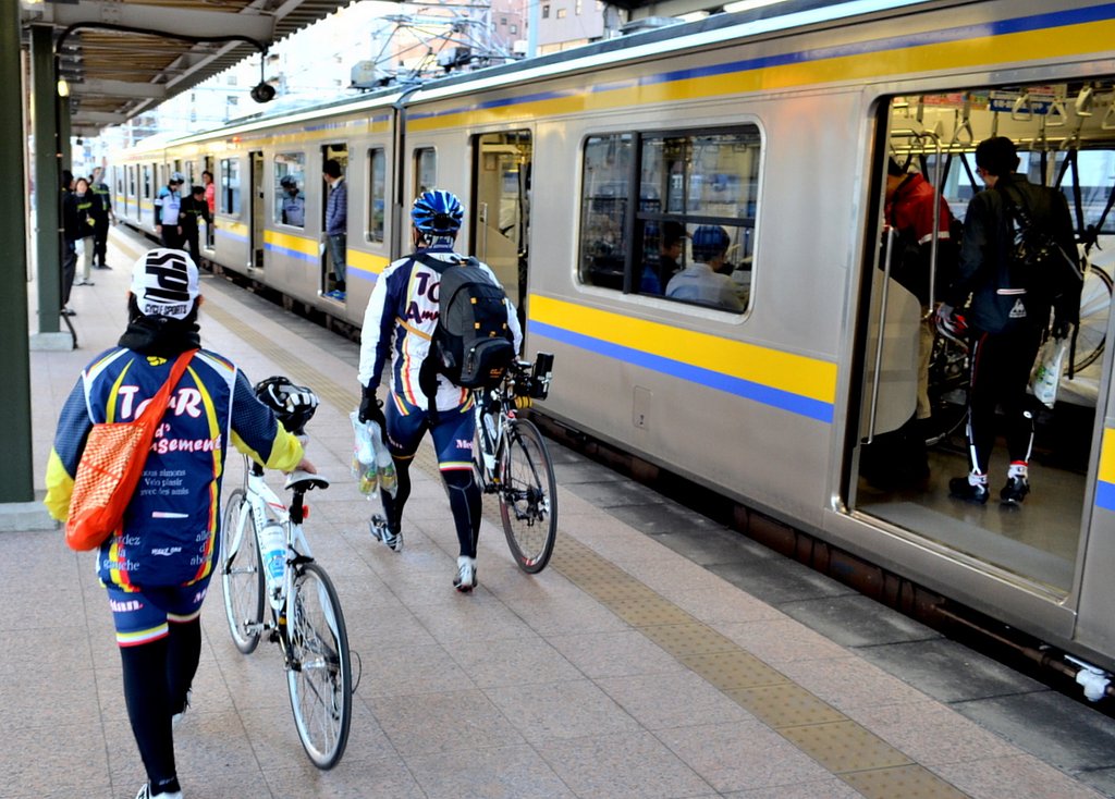 ＪＲ両国駅ホームの自転車