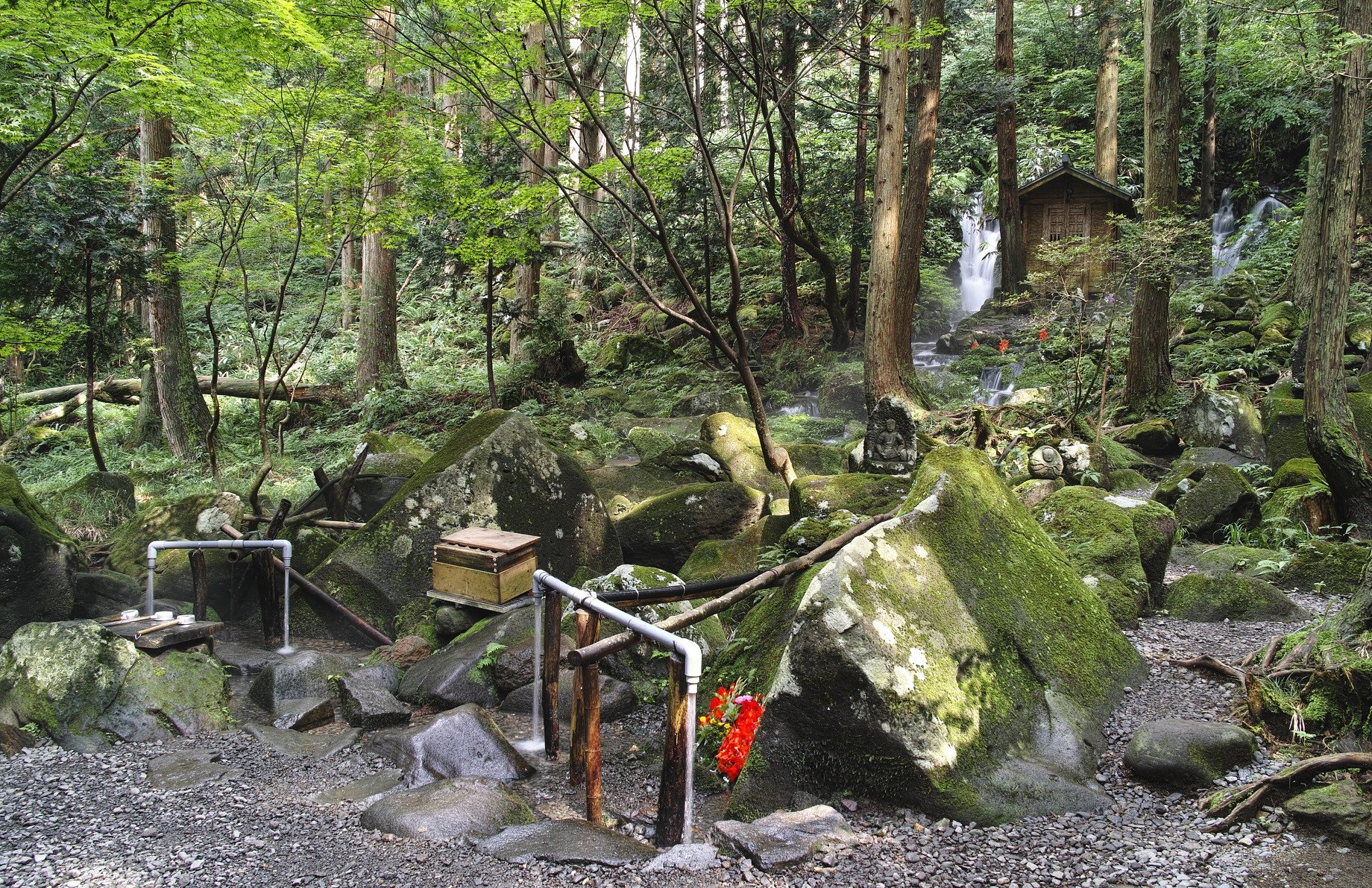 胴腹不動尊の水汲み場