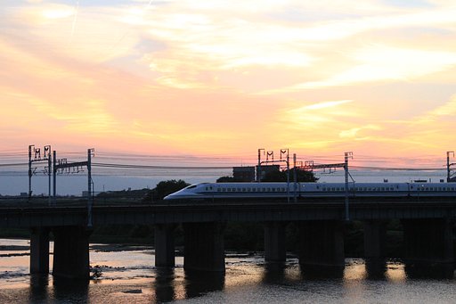 夕空の新幹線