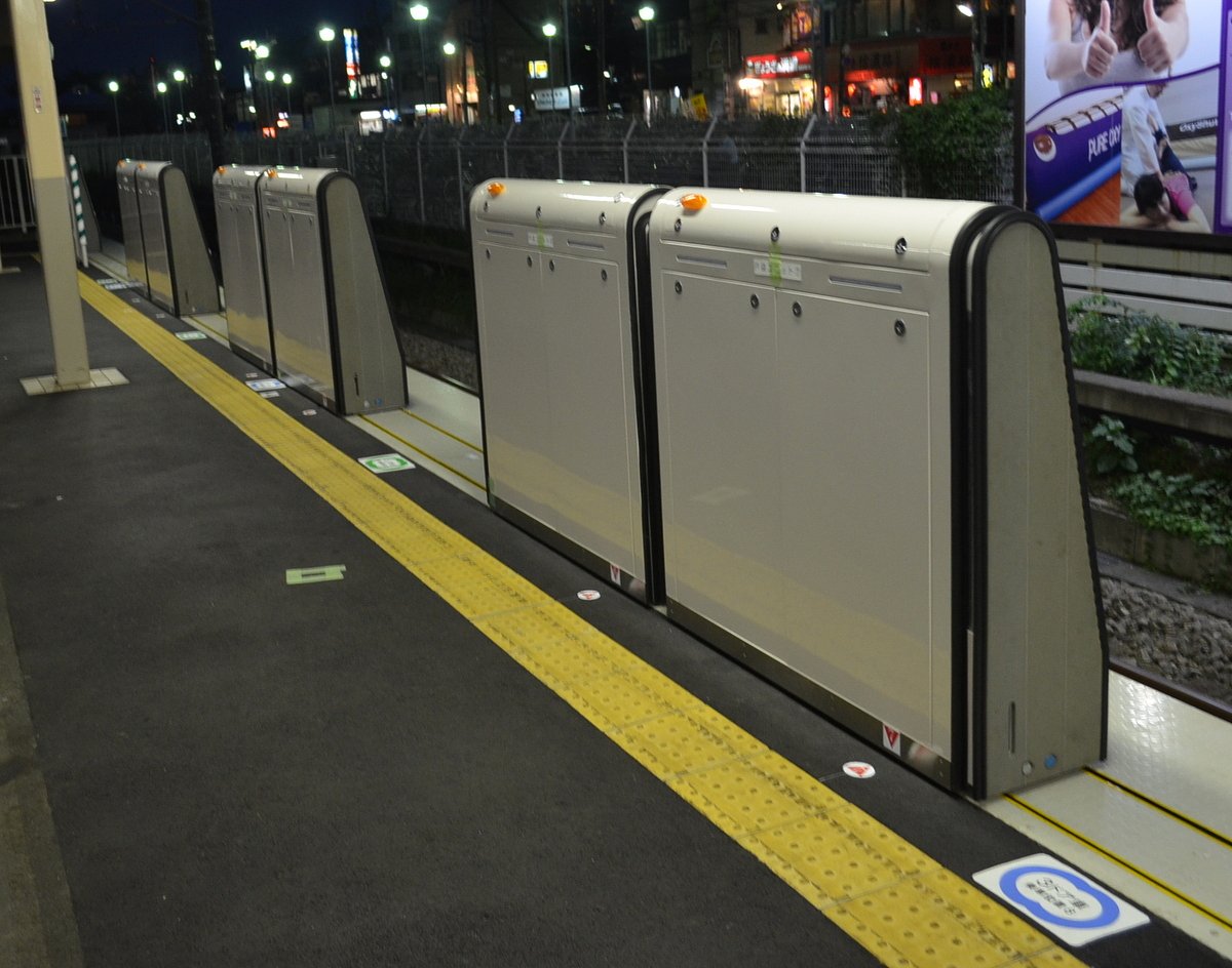 戸袋移動型ホーム柵