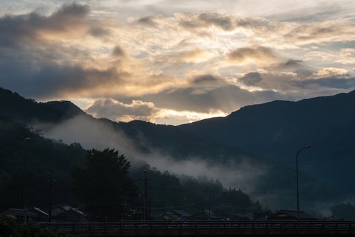 朝日の出前。