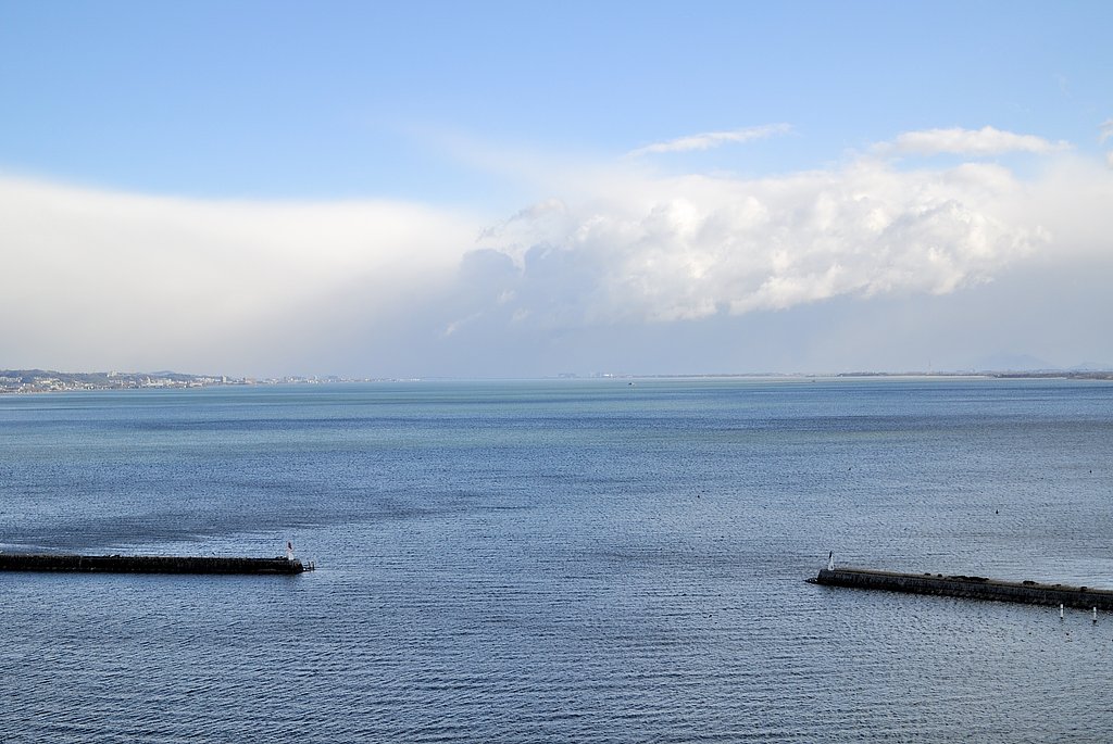 朝の湖面