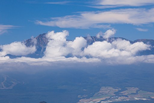 秋雲踊る