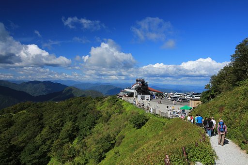 登り始めて振り返る・・