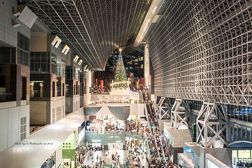 京都駅ビルの様子・・・