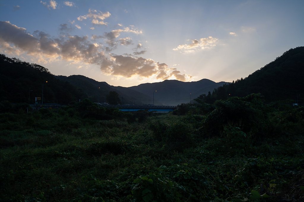 朝日の出前。