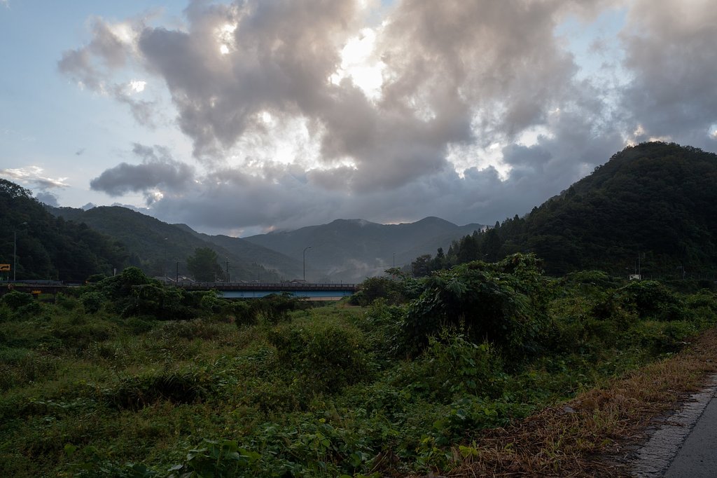 雨上がりの晴れた朝。