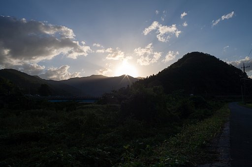 快晴の朝日の出。