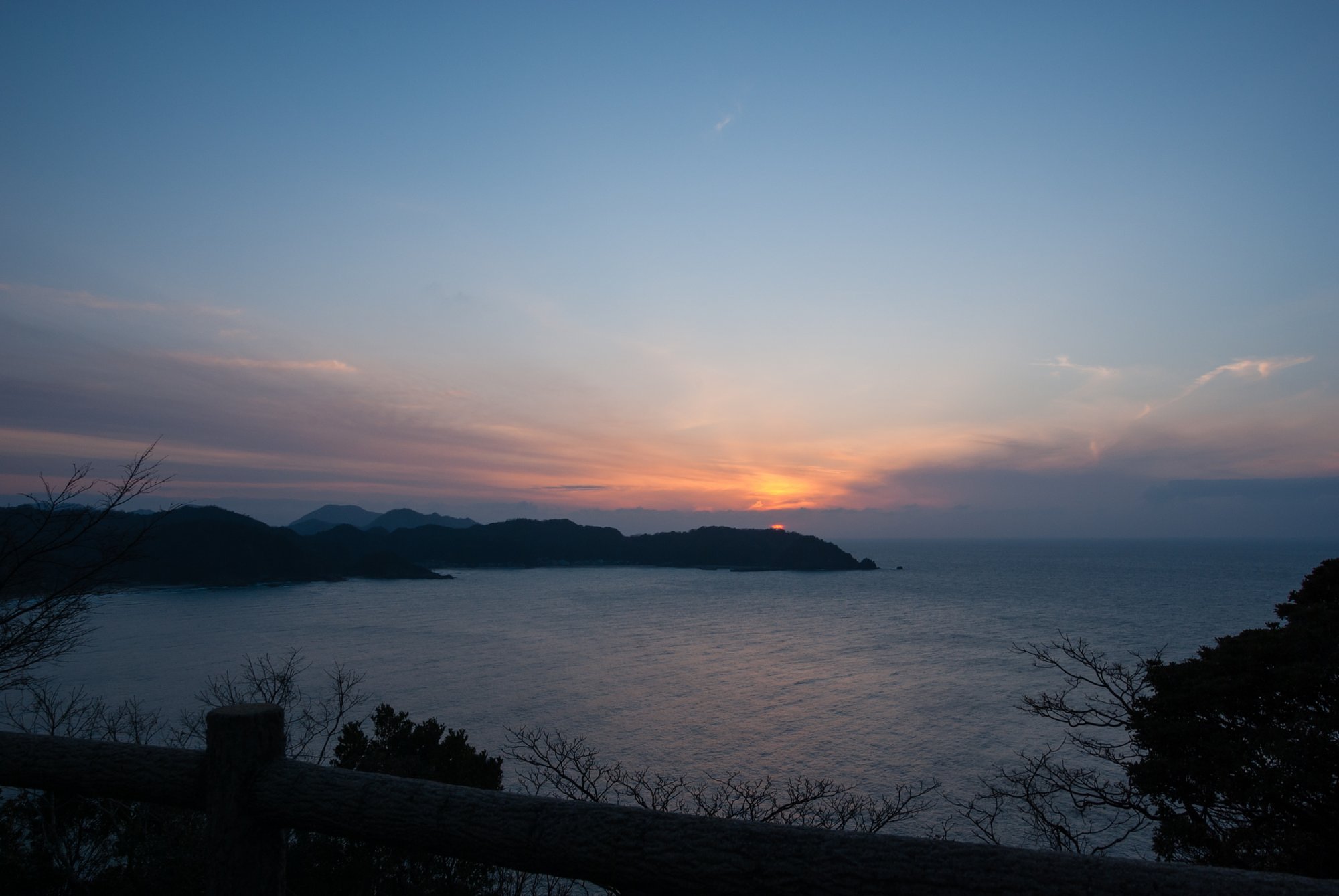 羽尾半島への日の入り。