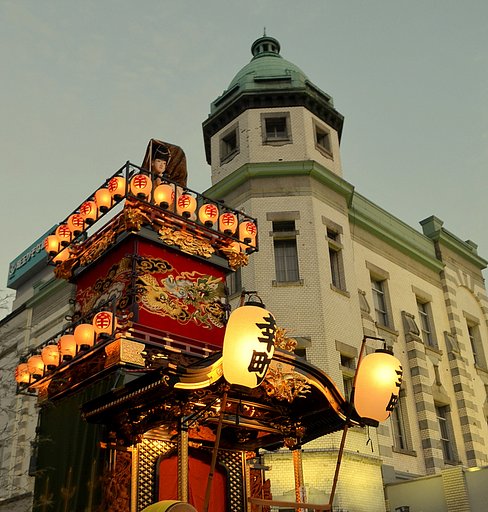 山車と洋館