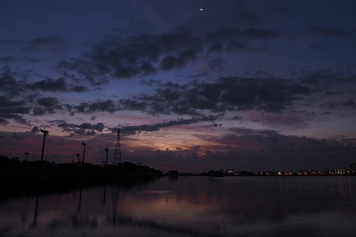 残月の夜明け