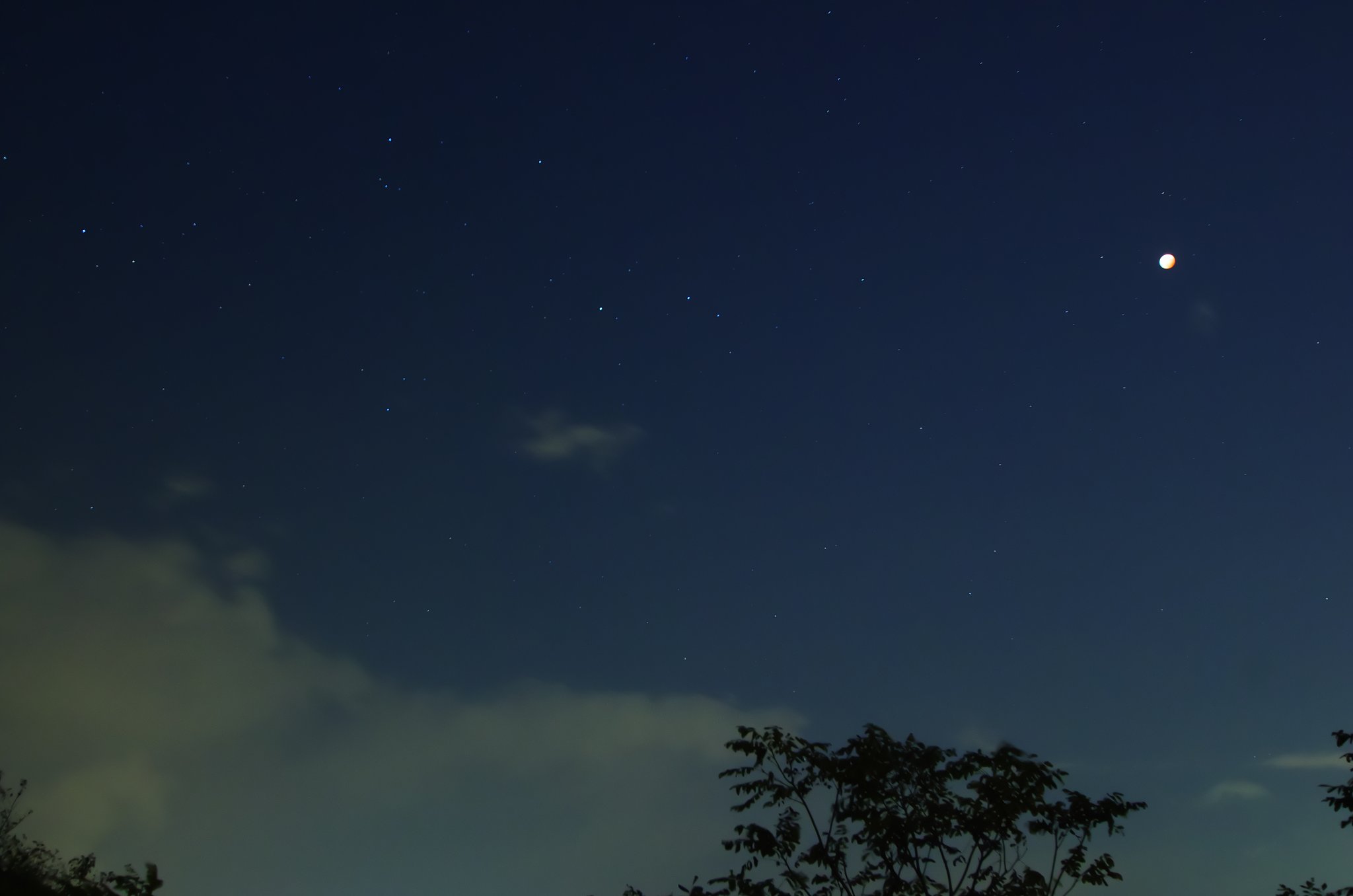 皆既月食と星たち