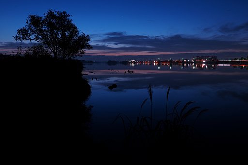 ブルーと赤の夜明け