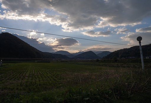 朝日の出前。