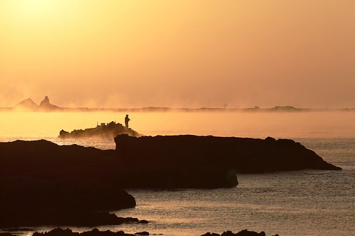 海霧の磯辺