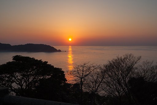 春靄の夕陽の入り。