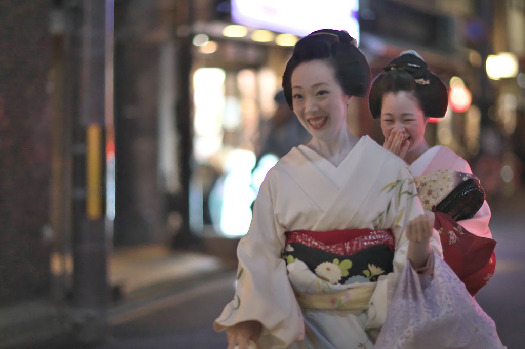 ご多忙な芸妓はん